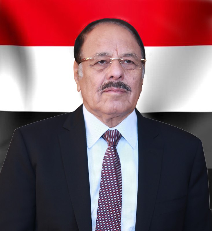 النائب الاحمر يعزي احمد صالح الحنشي بوفاة نجله