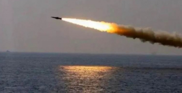 الهيئة البريطانية تعلن سقوط صاروخ بالقرب من سفينة جنوبي عدن