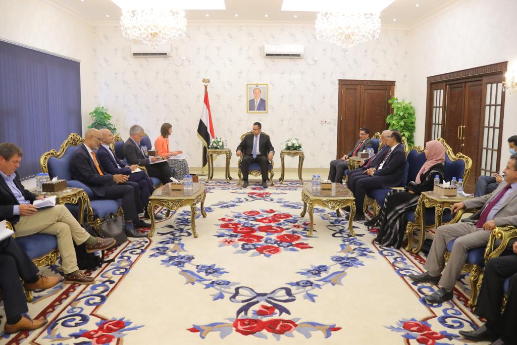 لقاء يجمع رئيس الوزراء مع بعثة وسفراء عدد من دول الاتحاد الأوروبي في العاصمة المؤقتة عدن