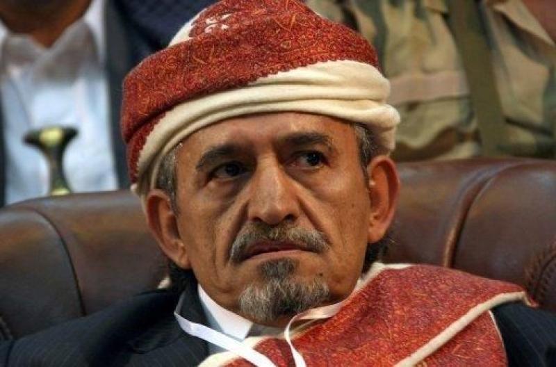 شاهد .. اقتحام الحوثيين لمنزل الشيخ صادق الأحمر (صادم)