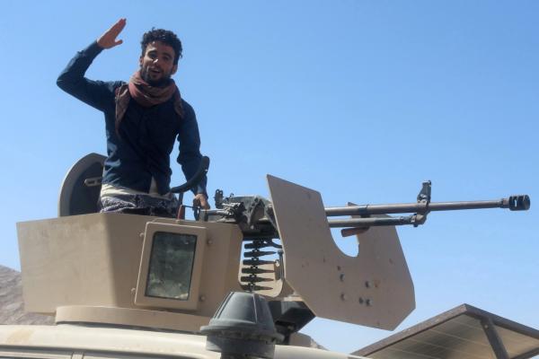 قبائل مراد تتعهد بالوقوف إلى جانب العمالقة وانهيار متواصل في صفوف مليشيا الحوثي 
