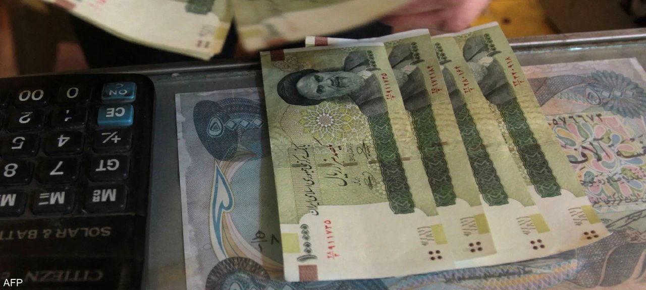بشكل مخيف .. الريال الإيراني يهبط إلى مستوى قياسي أمام الدولار