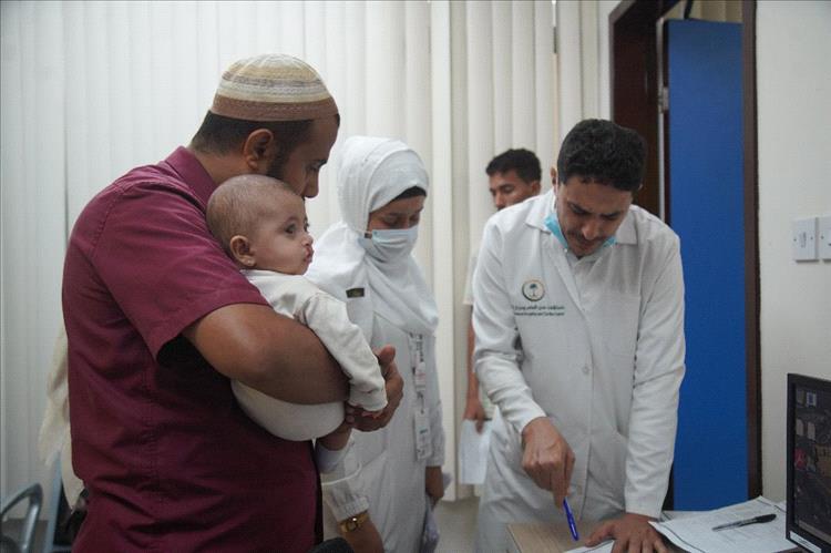 وصول فريق طبي سعودي لإقامة مخيم تطوعي في مستشفى عدن