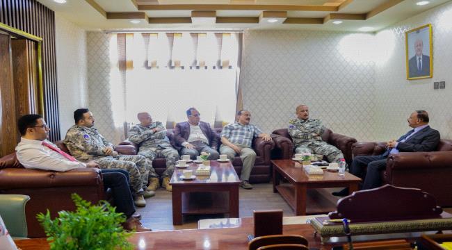 وزير النقل يناقش مع رئيس مصلحة خفر السواحل جهود حماية وسلامة المياه اليمنية