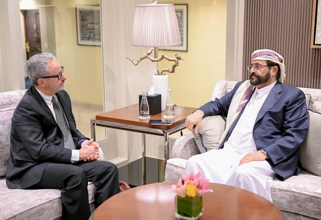 العرادة يشدد على الالتزام بالمرجعيات الثلاث للحل السياسي ويدعو لممارسة ضغط دولي فعّال