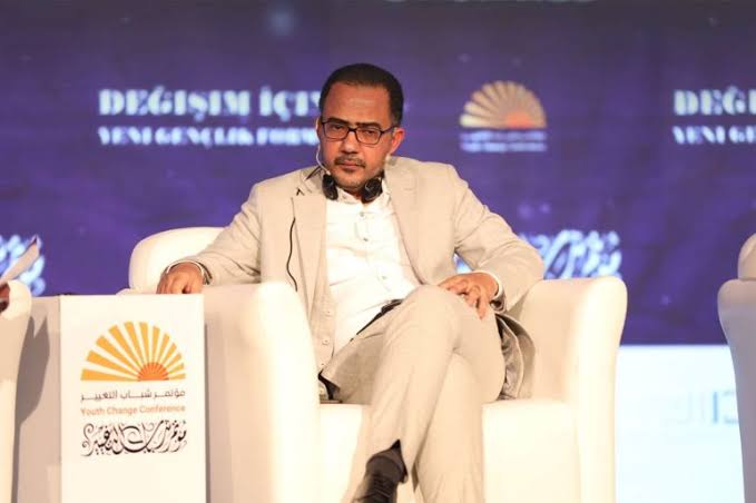 يوم حزين.. الكشف عن مأساة أخرى ألمّت بأسرة الشاعر الراحل فؤاد الحميري