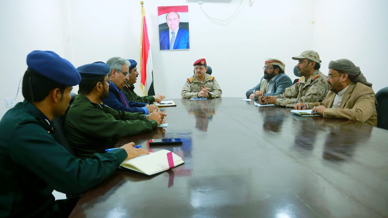 اللجنة الامنية العليا تعقد اجتماعا لها بمأرب برئاسة وزير الدفاع 