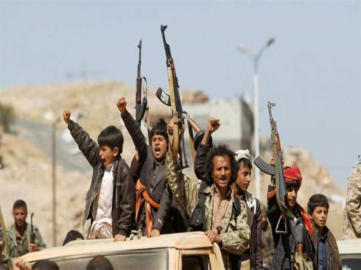 الحوثيون يداهمون قرية في تعز ويختطفون مدنيين بعد انشقاق قائد من صفوفهم