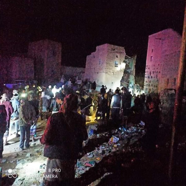 بينهم أطفال ونساء .. وفاة وإصابة 16 شخصا جراء إنهيار منزل في هذه المحافظة اليمنية