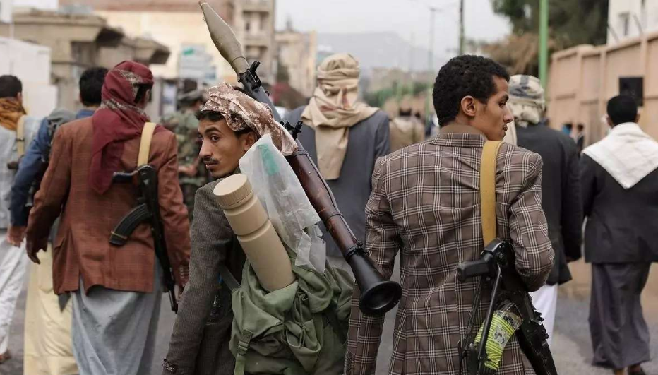 مسؤول وإعلامي مقرب من حاكم قطر يمتدح زعيم الحوثيين قبل لحظات من هجوم الجماعة على السعودية