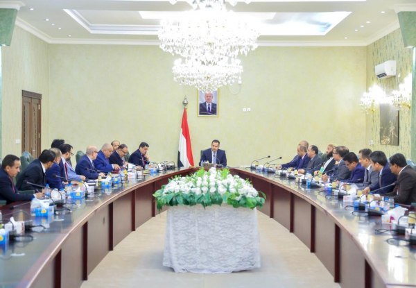 في اجتماع مشترك .. قيادة الحكومة الشرعية تحدد موعد القضاء على مليشيا الحوثي 