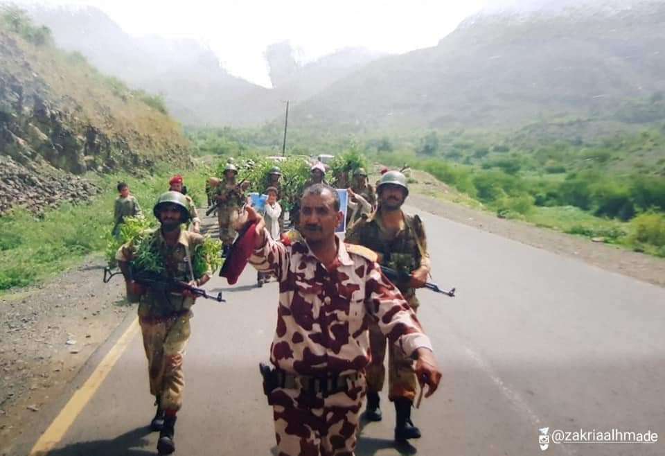 أبو عوذل يدعو أبناء تعز للبحث عن حمادي جديد لفتح حصارهم بالقوة وبكران يذكرهم بحل عسكري قديم قد مضى..شاهد ماذا قال