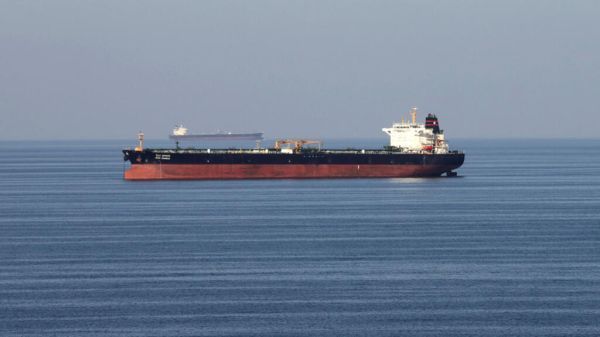 سفينة تجارية متجهة إلى السعودية تتعرض لقصف حوثي