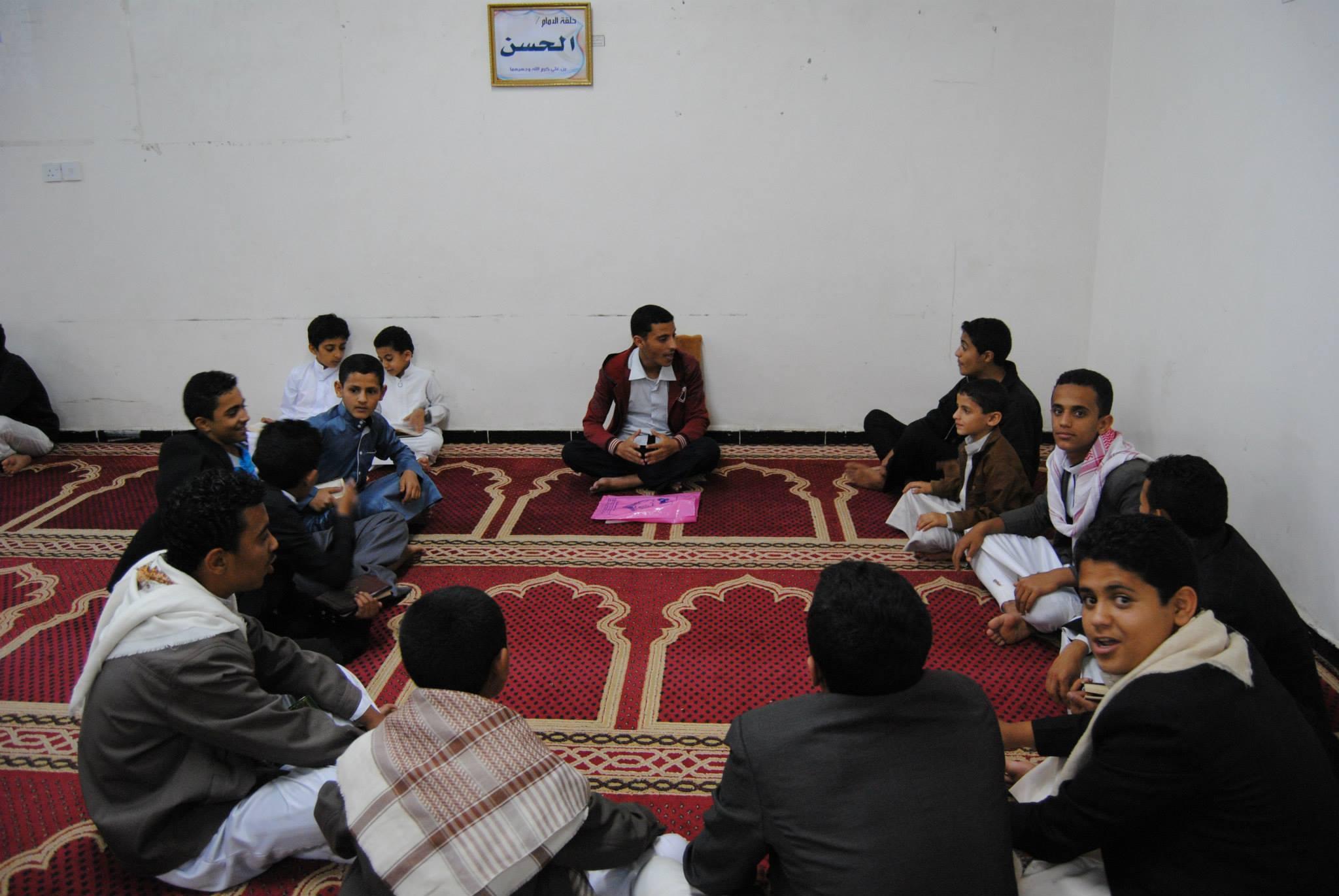 مليشيا الحوثي تطرد مئات الطلاب من المساجد وتنهب مركز لتعليم القرآن في إب