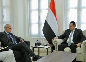 رئيس الوزراء يبحث مع السفير البريطاني مستجدات الأوضاع على الساحة اليمنية