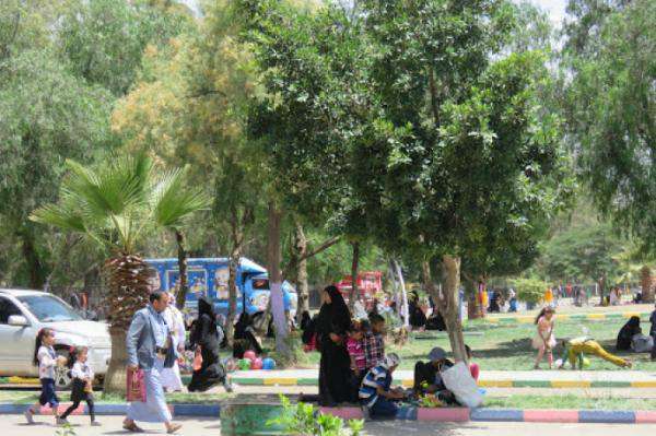 شاهد مليشيا الحوثي تنشر قواتها في أماكن تنزه الاسر في صنعاء للقيام بهذا العمل المفاجئ !