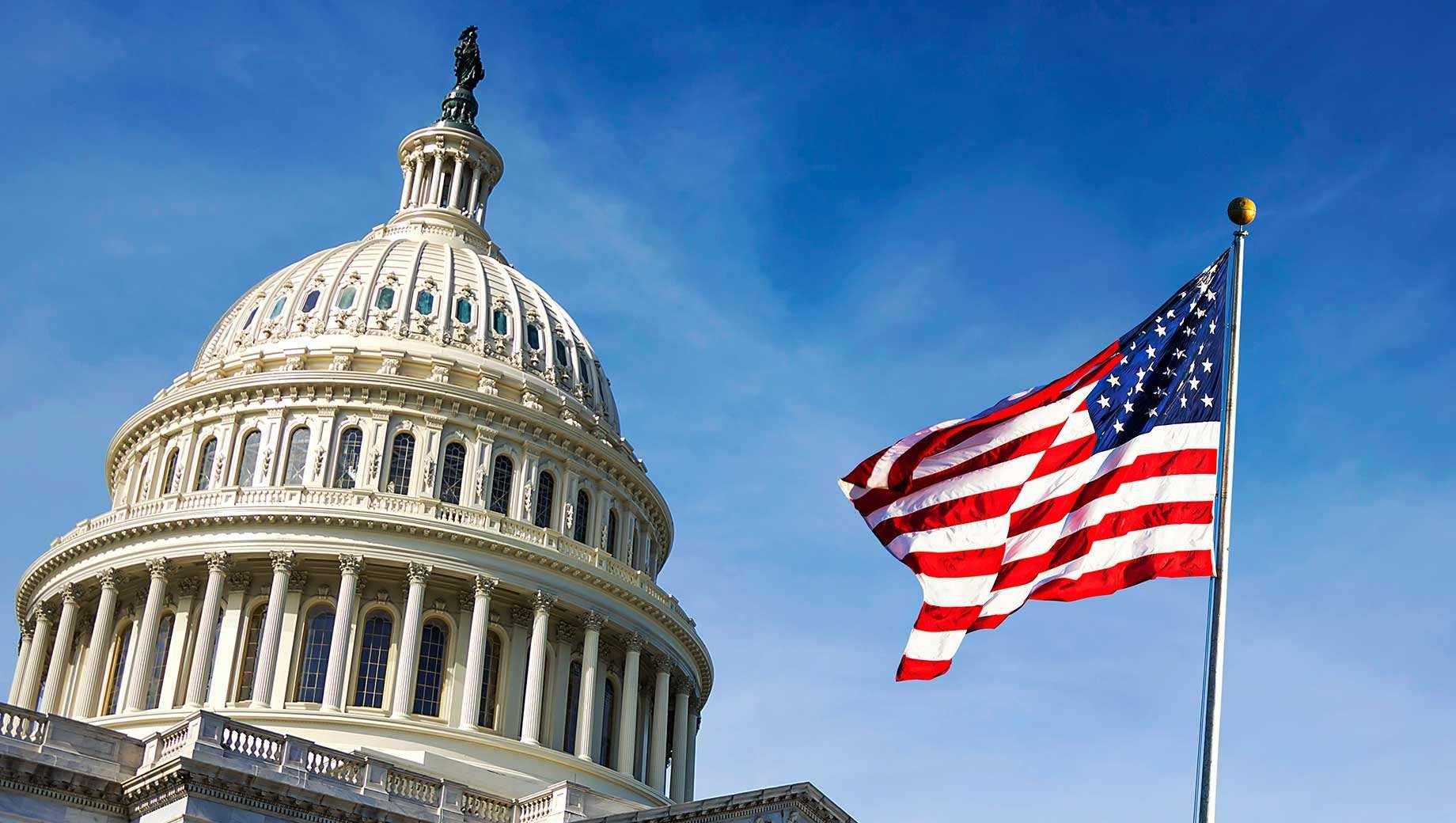 أدارة الرئيس الأمريكي ترامب تأمر بمراجعة بطاقات الإقامة لمهاجرين من 19 دولة بينها اليمن