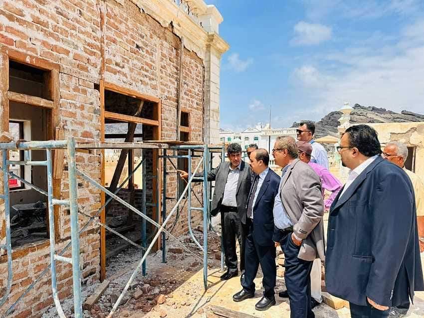 الإرياني يزور الهيئة العامة للآثار وقصر السلطان العبدلي ويوجه بمضاعفة الجهود للمحافظة على الآثار
