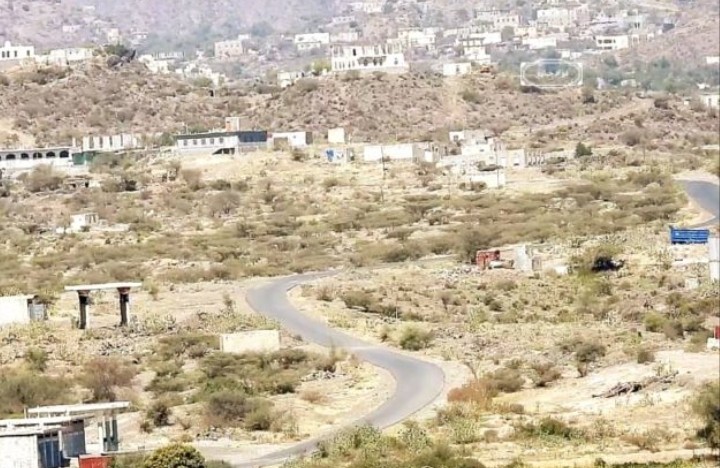 مطالبات واسعة بفتح هذا الطريق الرئيسي الهام الذي يربط أهم المحافظات اليمنية ببعضها