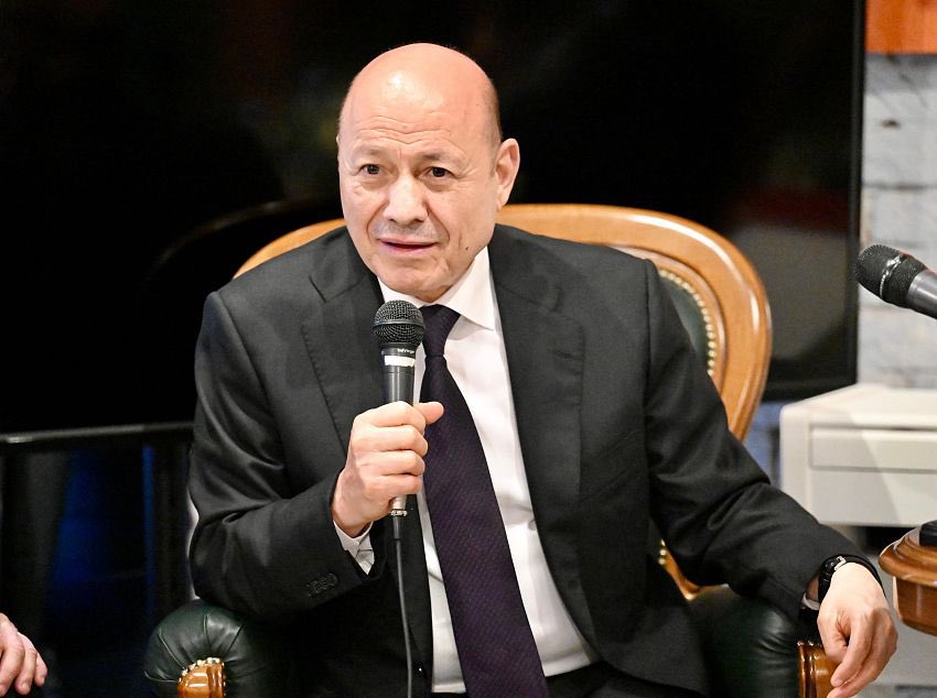 الرئيس العليمي يؤكد ان المليشيات الحوثية لم تشكل تهديدا مؤقتا فحسب بل خطر دائم وبنيوي على اليمن والمنطقة والممرات الملاحية