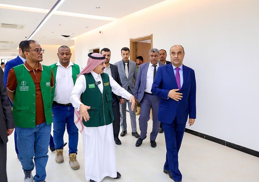 رئيس الحكومة اليمنية يتفقد الاستعدادات النهائية لافتتاح مبنى رئاسة الوزراء الجديد بعدن
