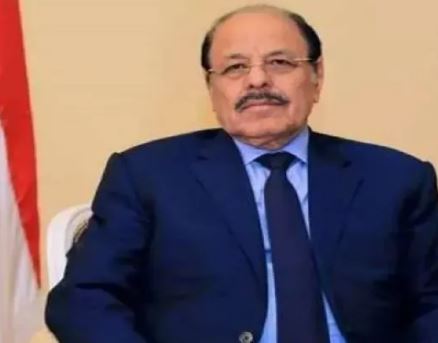 بعد غياب طويل .. الجنرال علي محسن الأحمر يظهر مجدداً ويهاجم من وصفهم بالمتآمرين في صنعاء وعدن