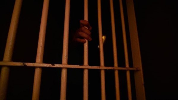 وفاة شاب جراء التعذيب في سجون الحوثيين (تفاصيل مرعبة)