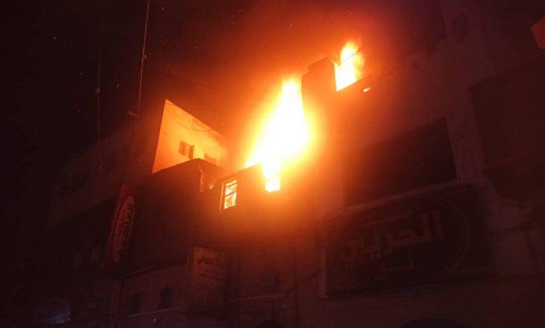 حريق هائل يلتهم إحدى المستشفيات الحكومية في عدن