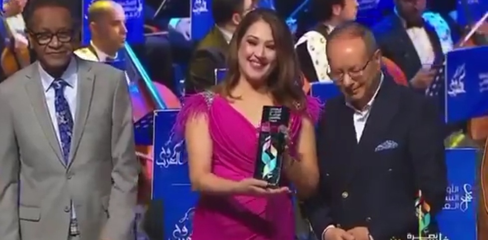 الوزير الإرياني يبارك فوز حفل نغم يمني بالجائزة الأولى في باريس