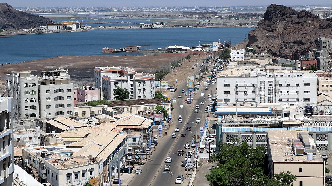 تحذيرات من ارتفاع درجات الحرارة والتعرض لأشعة الشمس بهذه المدن اليمنية!