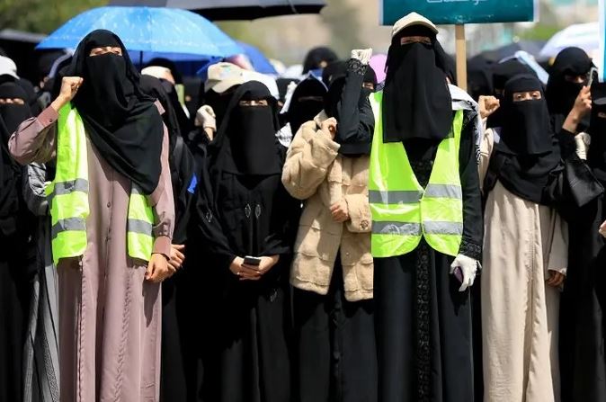كتائب الزينبيات الحوثية متورطة بانتهاكات وحشية بحق النساء اليمنيات