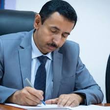 بن الوزير يدين الاستهداف الحوثي لموقع عسكري ويتفقد أحوال الجرحى