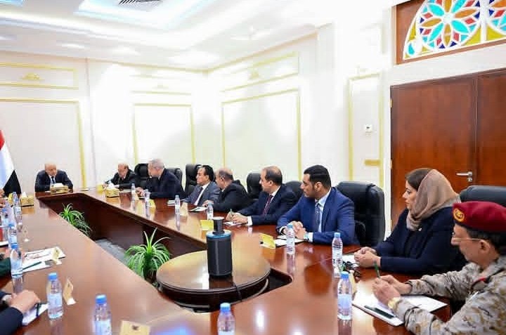 مجلس الدفاع الوطني يبارك القرارات الرئاسية لحماية المدنيين وإنهاء التواجد الاماراتي في البلاد