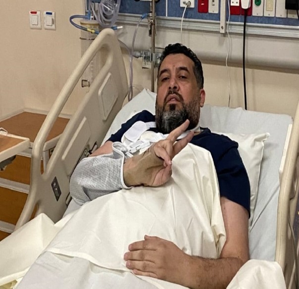 محمد العرب يظهر من على سرير المرض داخل المستشفى ويعلن وصيته بشأن مأرب .. فيديو