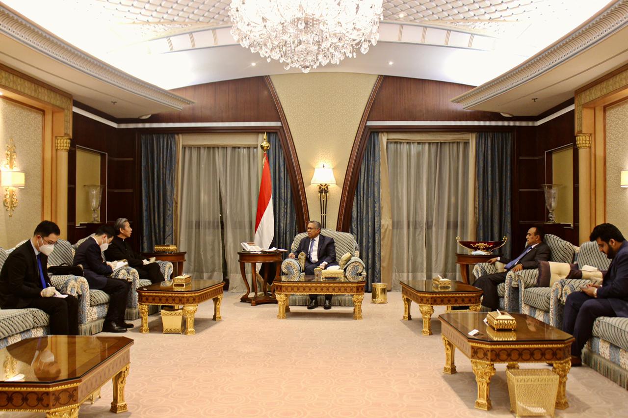 رئيس مجلس النواب يلتقي المبعوث الامريكي الى اليمن