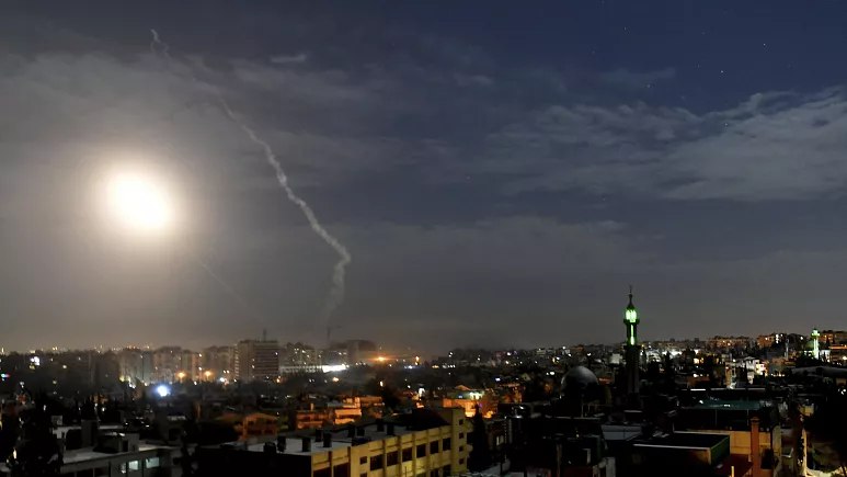 قصف صاروخي إسرائيلي على أهداف بالقرب من هذه العاصمة العربية؟! (تفاصيل) 