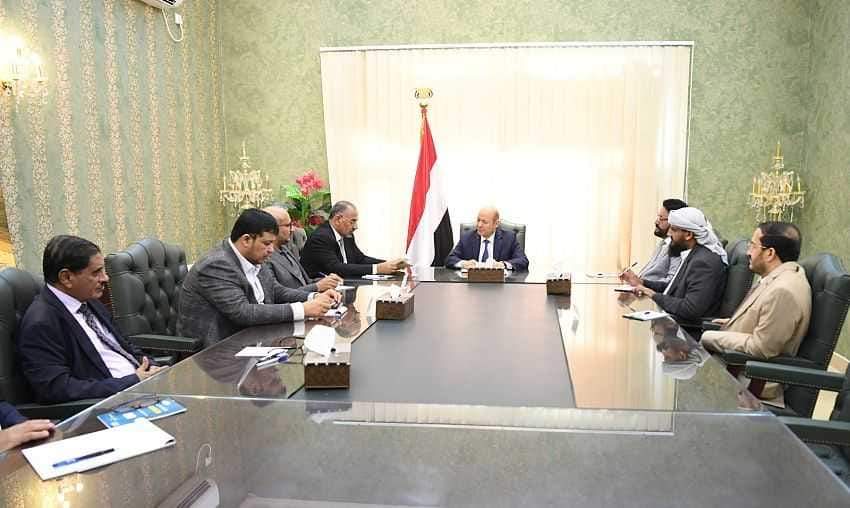 مجلس القيادة الرئاسي يعقد اجتماعا عاجلا بعد قرارات البنك المركزي اليمني