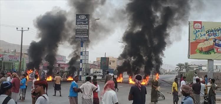 حضرموت.. سقوط قتيل وعدد من الجرحى برصاص أمن مدينة تريم أثناء مظاهرات شعبية غاضبة