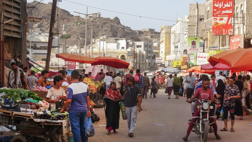 استجابة لانخفاض سعر صرف العملات الأجنبية... : عدن.. توجيهات عاجلة لضبط التجار المتلاعبين بالأسعار واستغلال المواطنين (وثيقة)