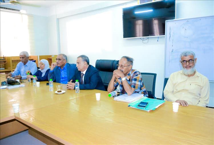 مناقشة تطوير العمل الأكاديمي في جامعة عدن