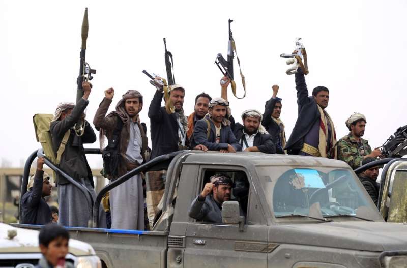 يوما بعد آخر.. الوضع يخرج عن سيطرة عبد الملك الحوثي في مناطق سيطرته!