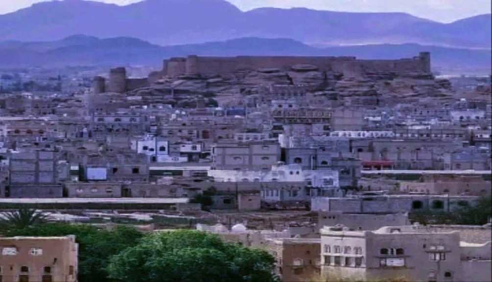 مواطنون في محافظة البيضاء يقدمون على قتل مشرف حوثي بعد ممارسته سلسلة انتهاكات