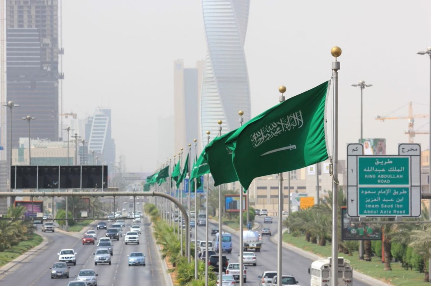 تابع .. مفكر خليجي شهير يدعو دول الخليج لتجنيس اليمنيين والأسباب صادمة (تفاصيل)