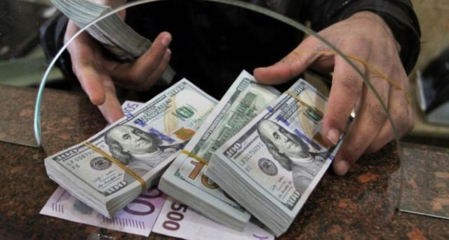 هكذا يتم سرقة أموال اليمنيين من جيوبهم دون علمهم بهذه الطريقة!