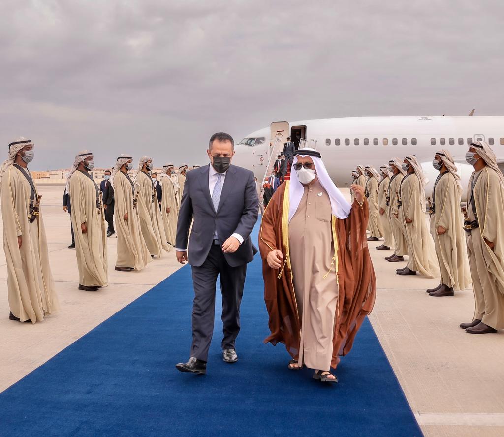 معين عبد الملك يصل الى الامارات في زيارة رسمية