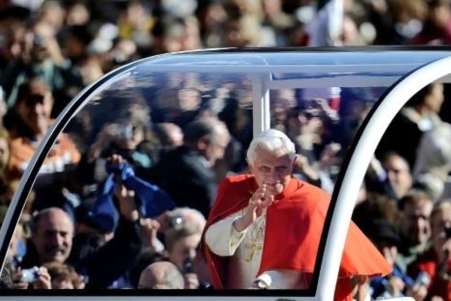 حزن يخيم على أوروبا بعد وفاة بابا الفاتيكان