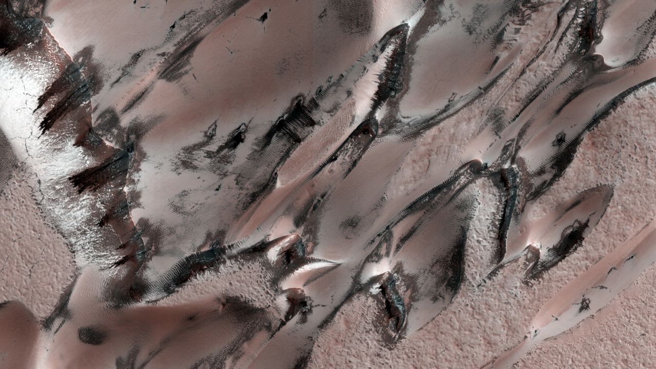 لن تصدق .. هكذا يبدو الشتاء على سطح المريخ!!